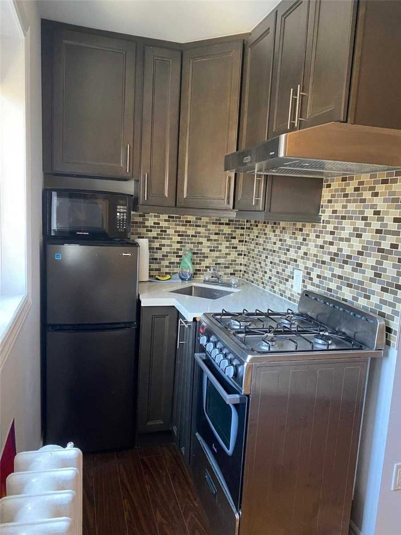 204 - 70 Melbourne Ave, Toronto, M6K1K7 | Image 2