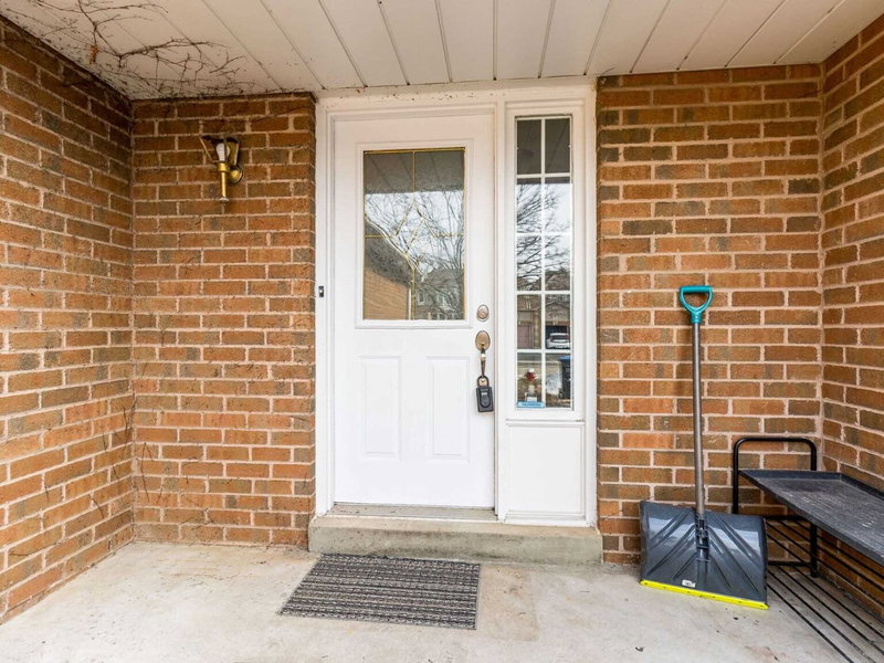 10 Mullis Cres, Brampton, L6Y 4T3 | Image 3