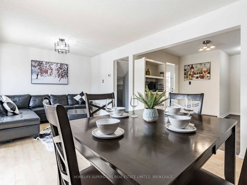 10 Mullis Cres, Brampton, L6Y 4T3 | Image 2