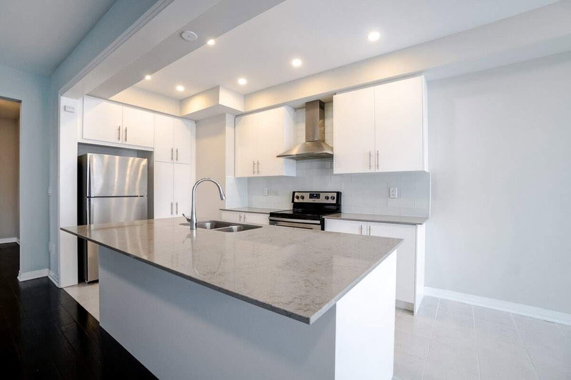 755 Elsley Crt, Milton, L9T 9J6 | Image 2