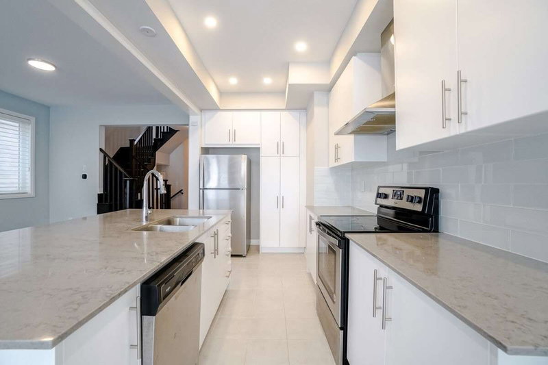 755 Elsley Crt, Milton, L9T 9J6 | Image 3