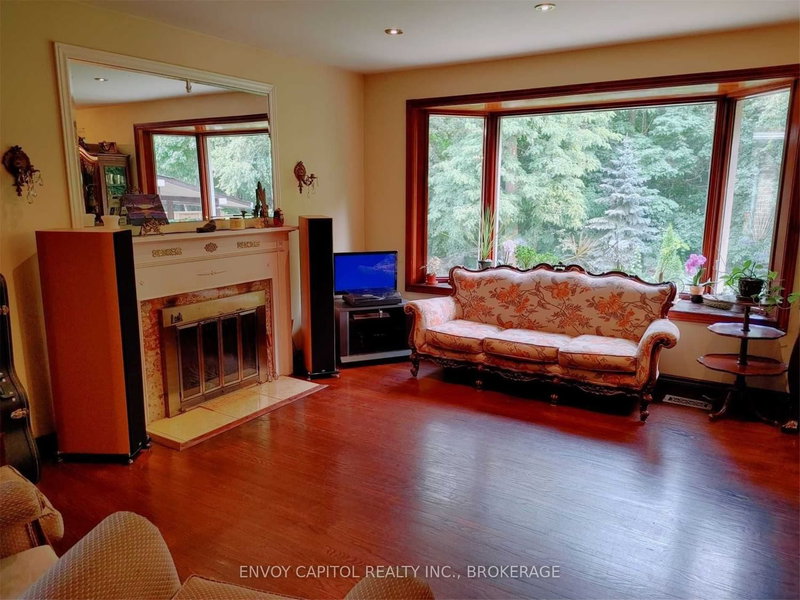 86 West Deane Park Dr, Toronto, M9B 2S3 | Image 2