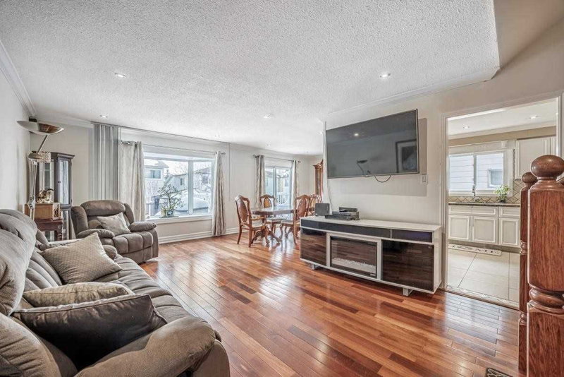 137 Beech St, Brampton, L6V2Z2 | Image 2