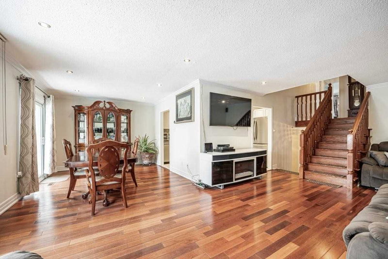 137 Beech St, Brampton, L6V2Z2 | Image 3