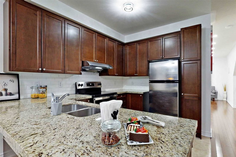 80 Lorenzo Circ, Brampton, L6R0Z9 | Image 3