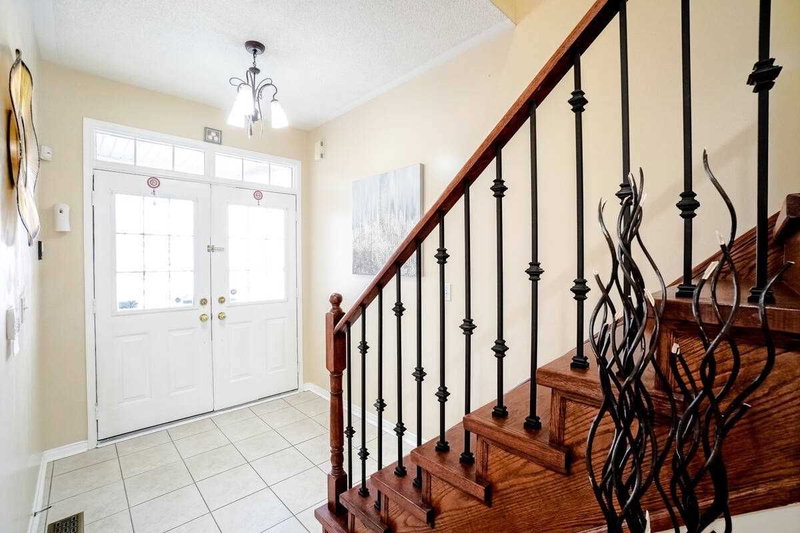 58 Rubysilver Dr, Brampton, L6P1P9 | Image 2