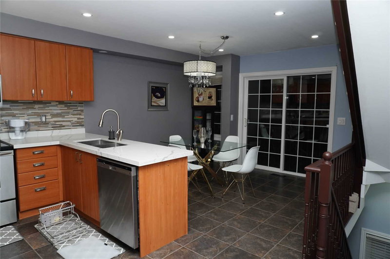 27 Denison Ave, Brampton, L6X0H2 | Image 3