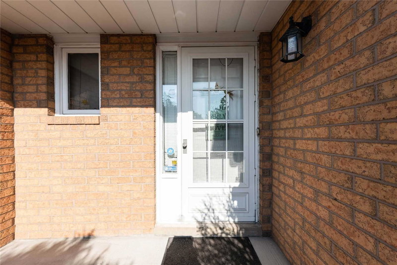 128 Toba Cres, Brampton, L6Z4R9 | Image 3