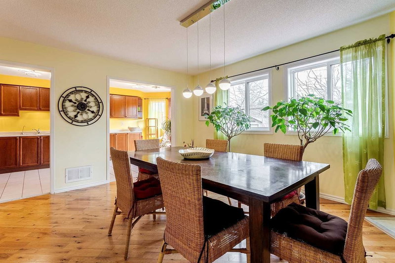 59 Richwood Cres, Brampton, L6X4K7 | Image 2