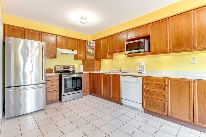 59 Richwood Cres, Brampton, L6X4K7 | Image 3