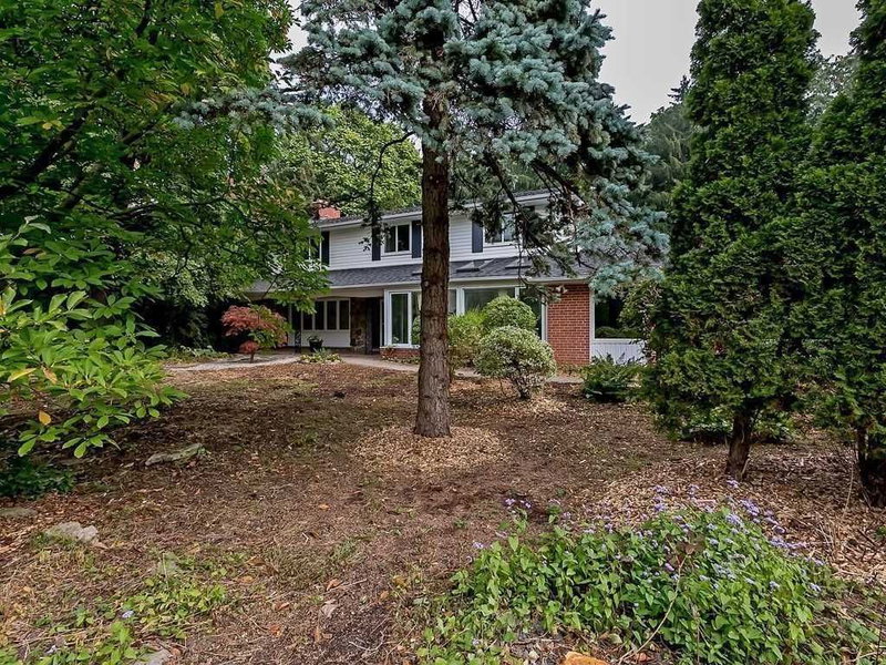 145 Wolfdale Ave, Oakville, L6L 4R9 | Image 3