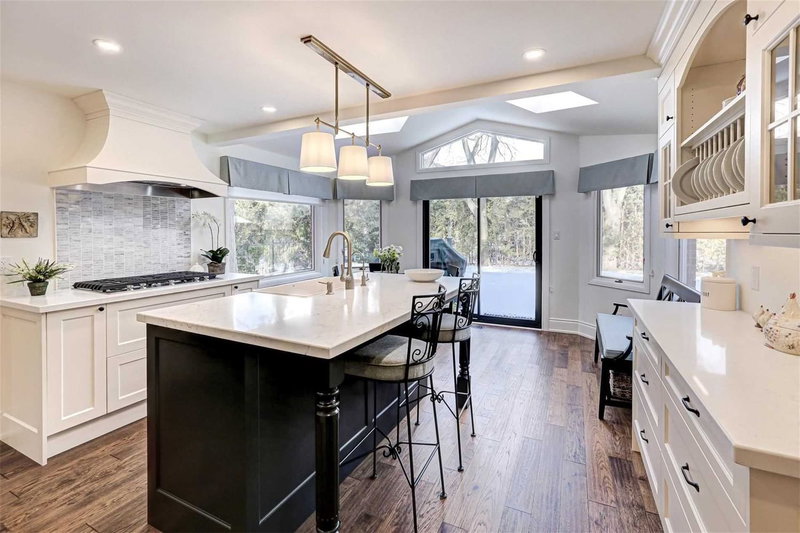 1841 Sherwood Forrest Circ, Mississauga, L5K 2G6 | Image 2