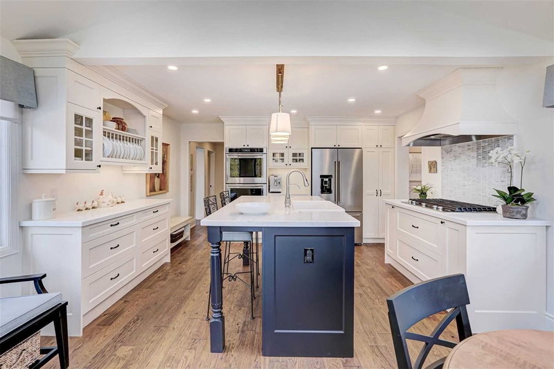 1841 Sherwood Forrest Circ, Mississauga, L5K 2G6 | Image 3