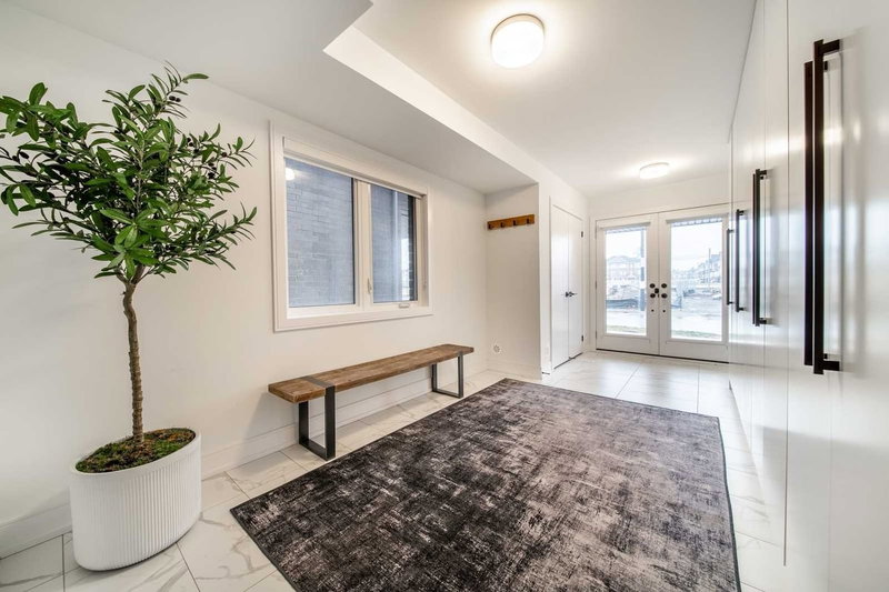 1417 Clarriage Crt, Milton, L9E1L6 | Image 2