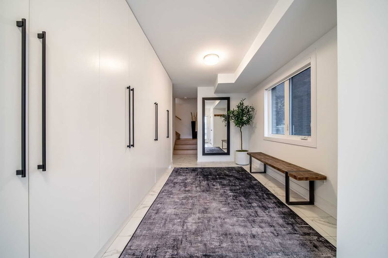 1417 Clarriage Crt, Milton, L9E1L6 | Image 3