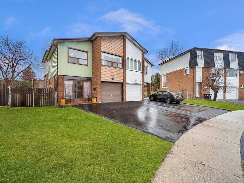 32 Horne Dr, Brampton, L6V2V3 | Image 2