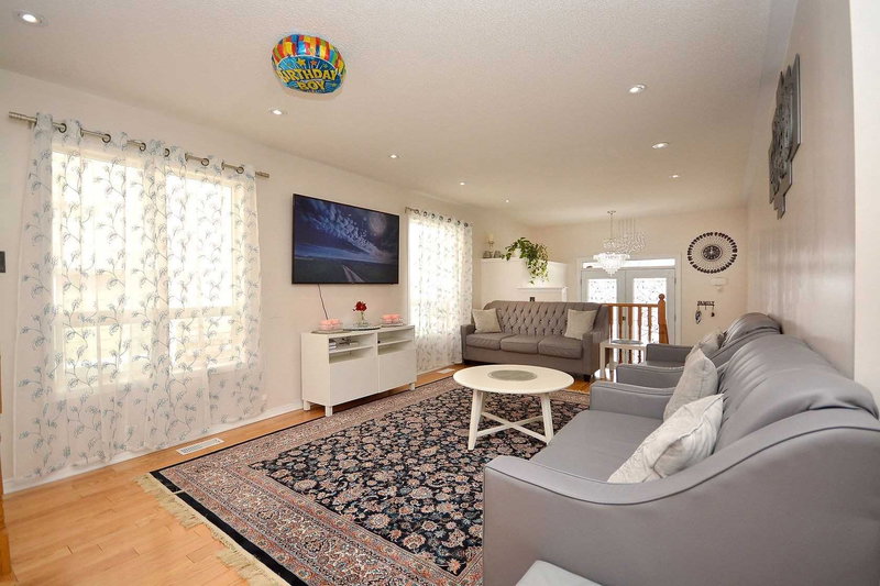 126 Edenbrook Hill Dr, Brampton, L7A2R2 | Image 2