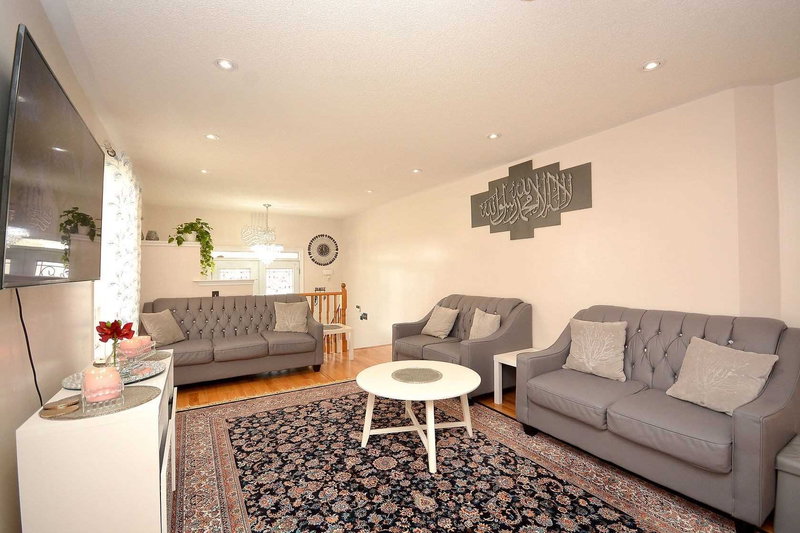 126 Edenbrook Hill Dr, Brampton, L7A2R2 | Image 3