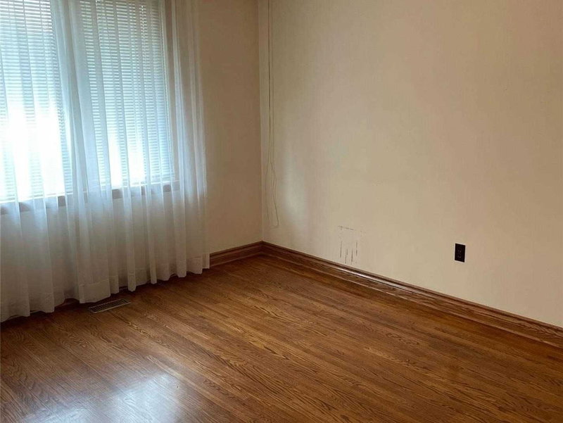 364 Rathburn Rd, Toronto, M9B2M1 | Image 3