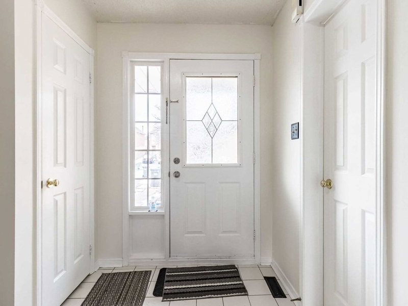 10 Mullis Cres, Brampton, L6Y 4T3 | Image 3