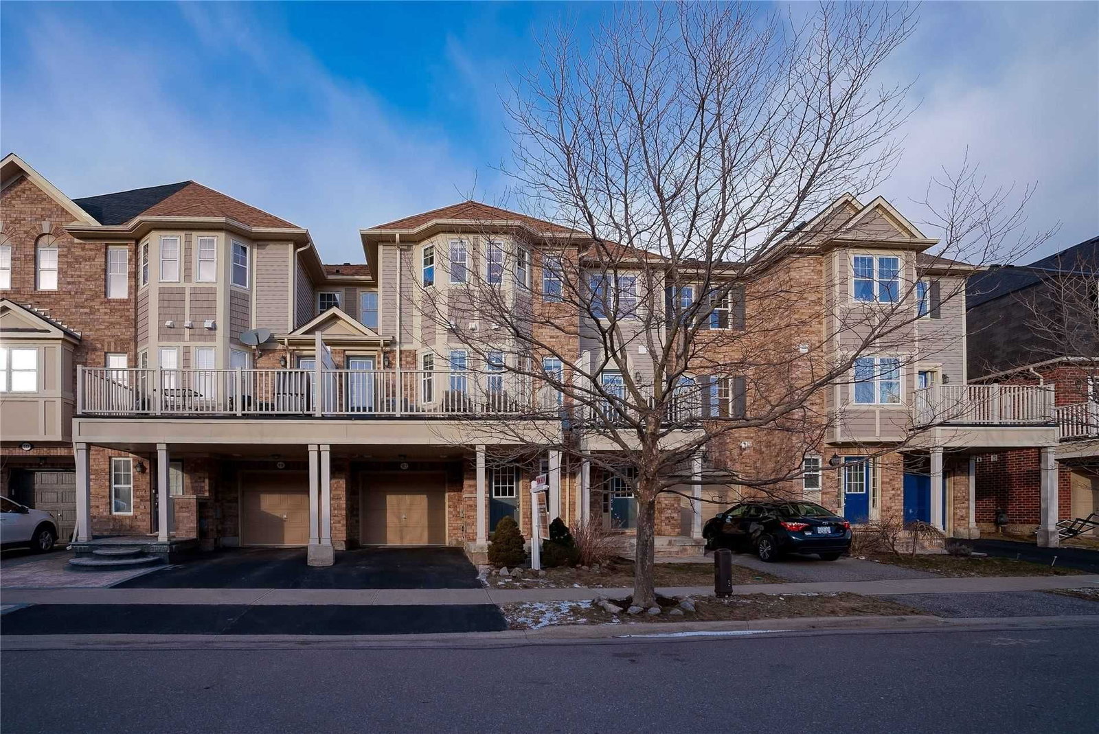 Townhouse sold at 921 Burrows Gate, Milton, Ontario, L9T0K7 - Coates - MLS: W5554642