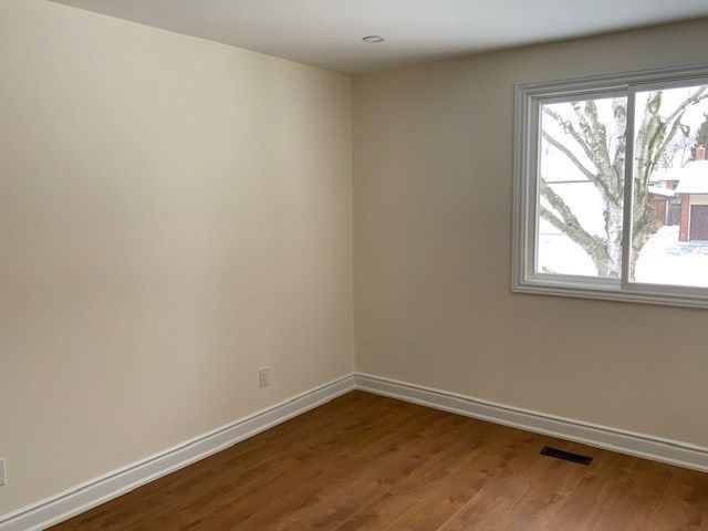 3118 Victoria St, Oakville, L6L1K2 | Image 2