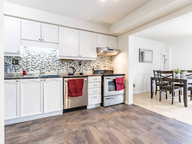 10 Mullis Cres, Brampton, L6Y 4T3 | Image 2