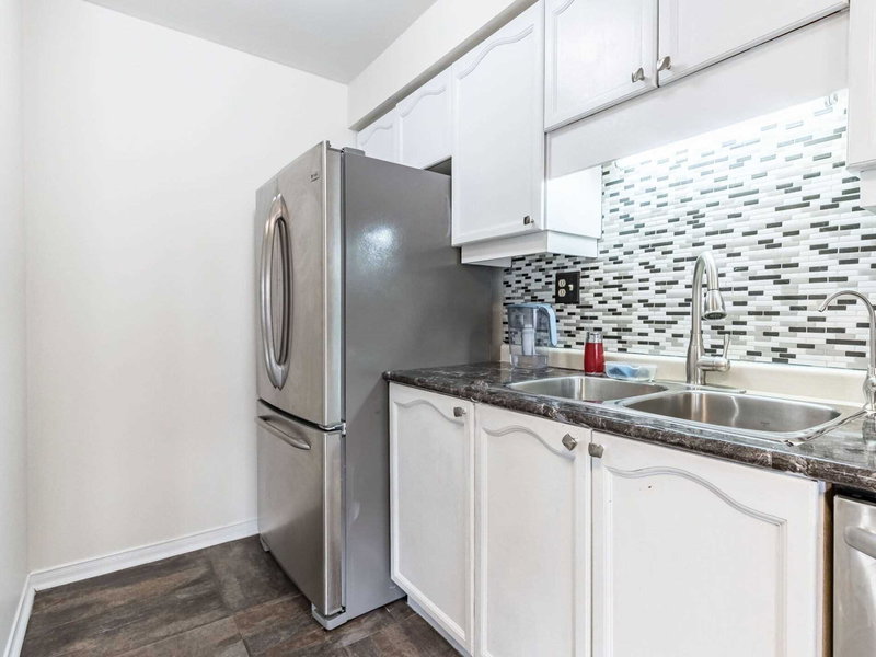 10 Mullis Cres, Brampton, L6Y 4T3 | Image 3