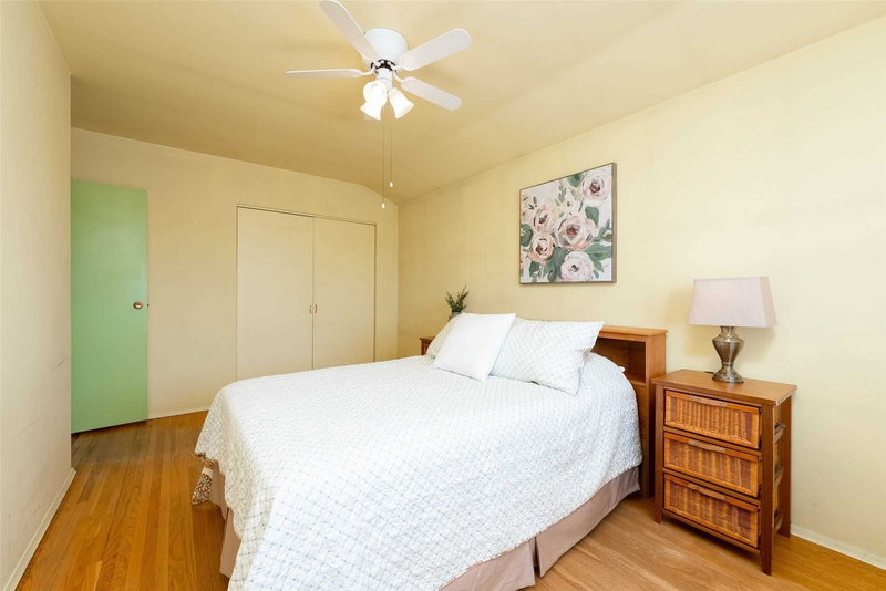 25 Secroft Cres, Toronto, M3N1R5 | Image 3