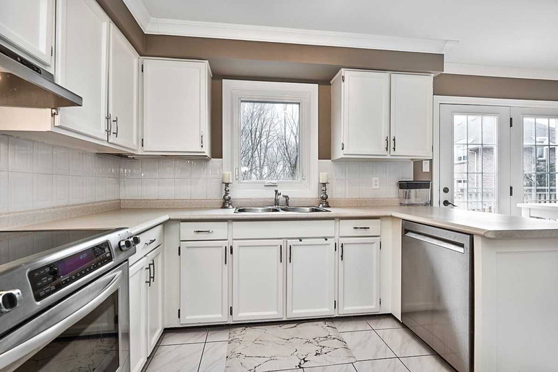 2509 King Forrest Dr, Mississauga, L5K 2E5 | Image 2
