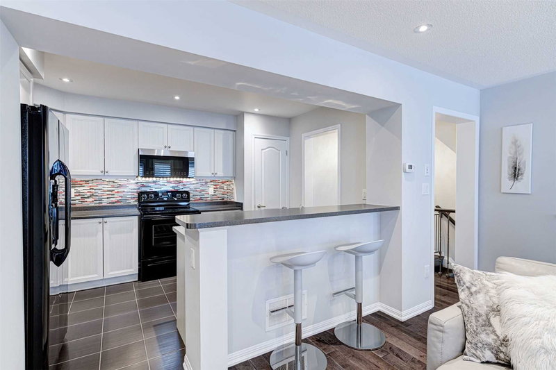 24 Midhope Way, Brampton, L6Y5W6 | Image 2