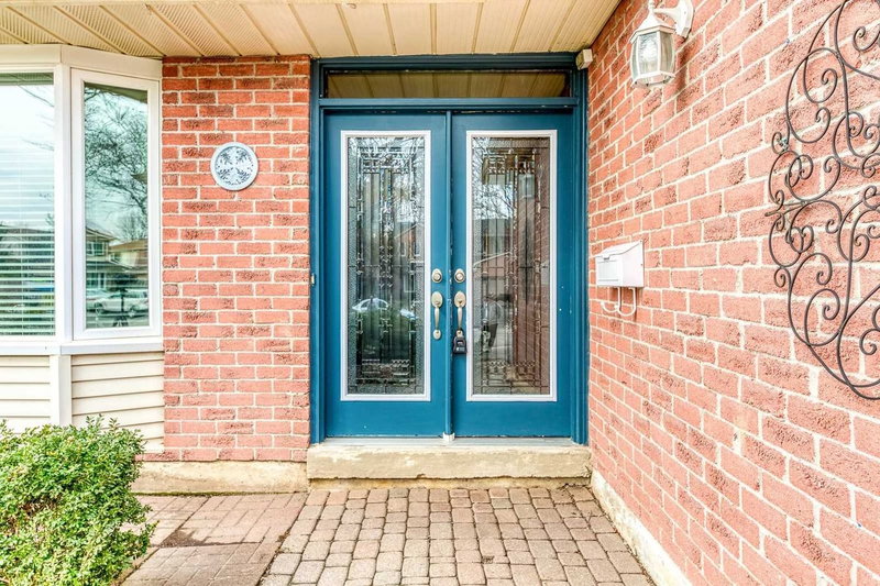 3031 Kilbride Crt, Mississauga, L5N 3C5 | Image 3