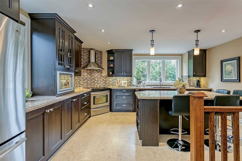 2184 Guthrie Lane, Mississauga, L4Y1W9 | Image 2