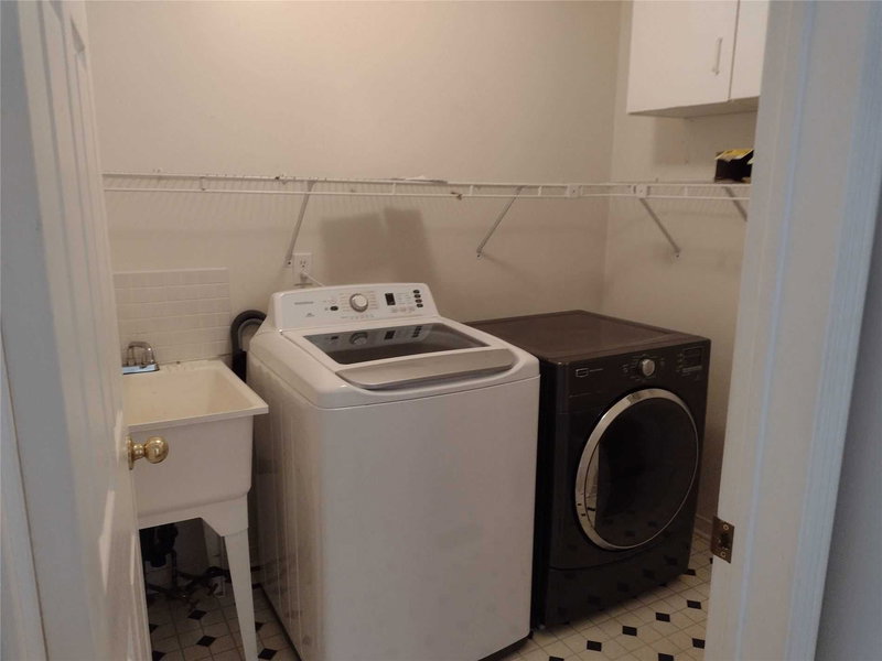 234 Howard Cres, Orangeville, L9W4W6 | Image 2