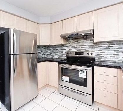 27 Feathertop Lane, Brampton, L6R1W9 | Image 2