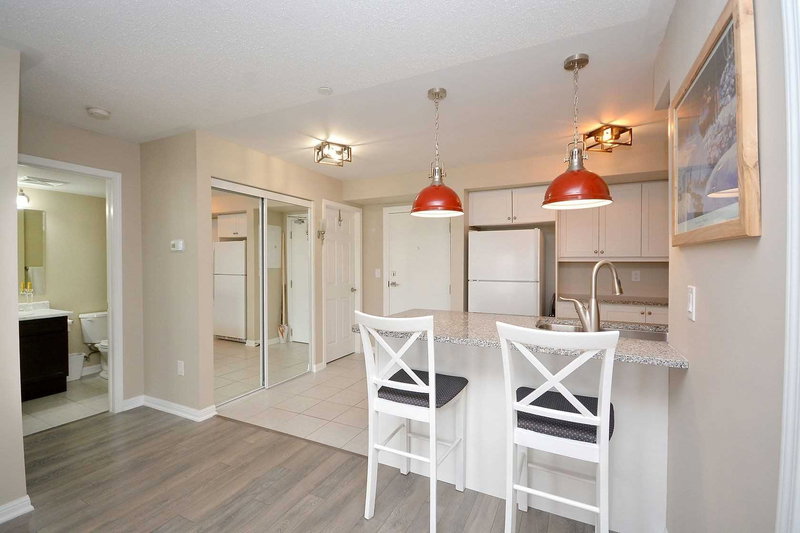207 - 1005 Nadalin Hts, Milton, L9T 8R4 | Image 2