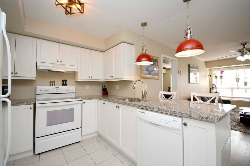 207 - 1005 Nadalin Hts, Milton, L9T 8R4 | Image 3