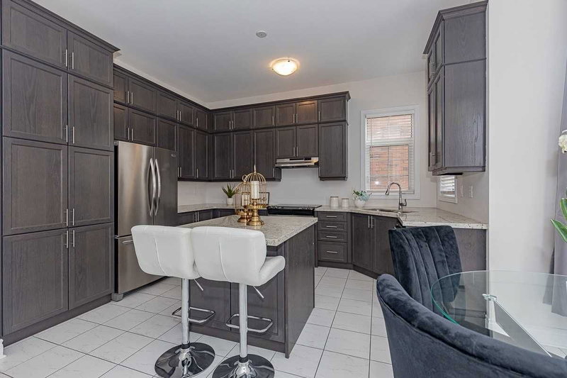 17 Monarch Dr, Halton Hills, L7G0H9 | Image 2