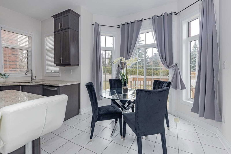 17 Monarch Dr, Halton Hills, L7G0H9 | Image 3