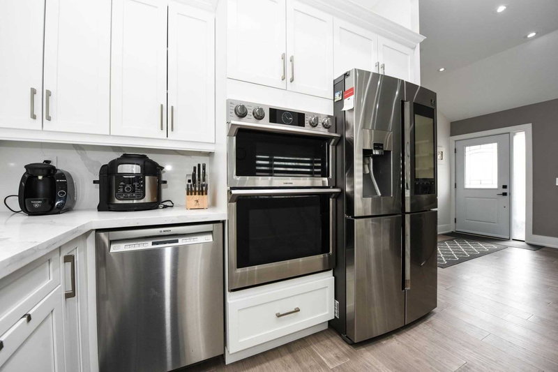 31 Griggsden Ave, Toronto, M9P3A1 | Image 3