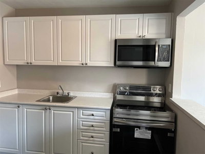 Store W/Apt/Office leased at B-280 Lakeshore Road, Mississauga, Ontario, L5H1G6 - Port Credit - MLS: W5582590