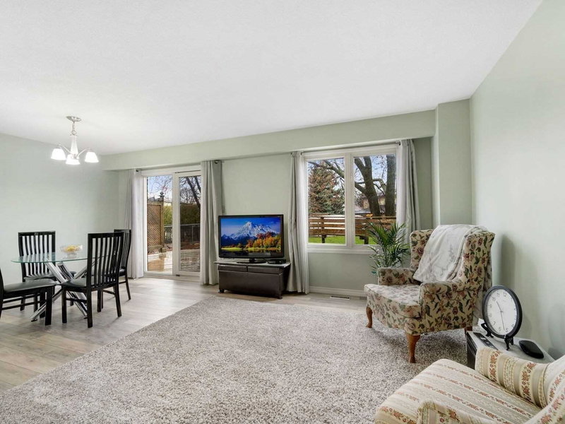 32 Horne Dr, Brampton, L6V2V3 | Image 2