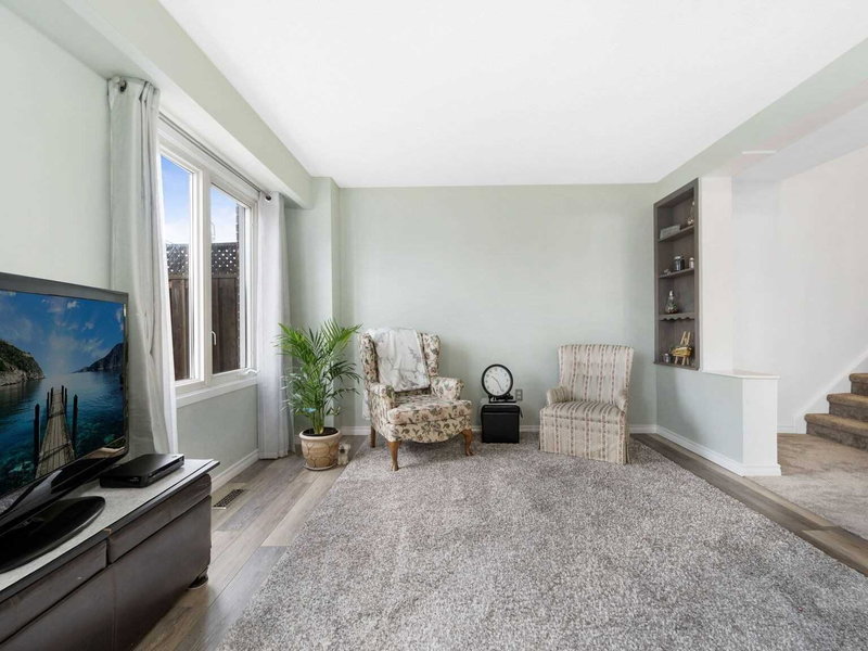 32 Horne Dr, Brampton, L6V2V3 | Image 3