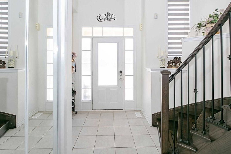 38 Leadenhall Rd, Brampton, L7A4G3 | Image 2