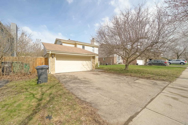 64 Somerset Dr, Brampton, L6Z1C5 | Image 2