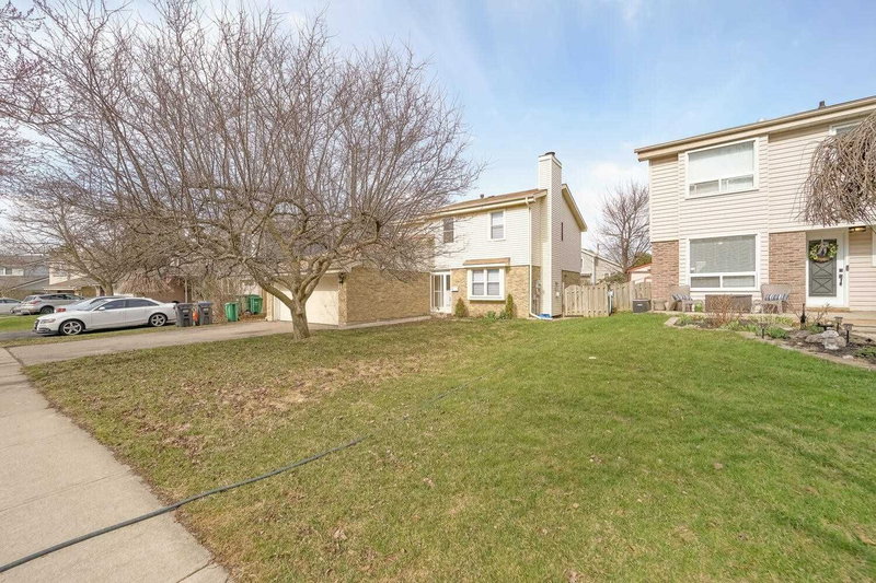 64 Somerset Dr, Brampton, L6Z1C5 | Image 3