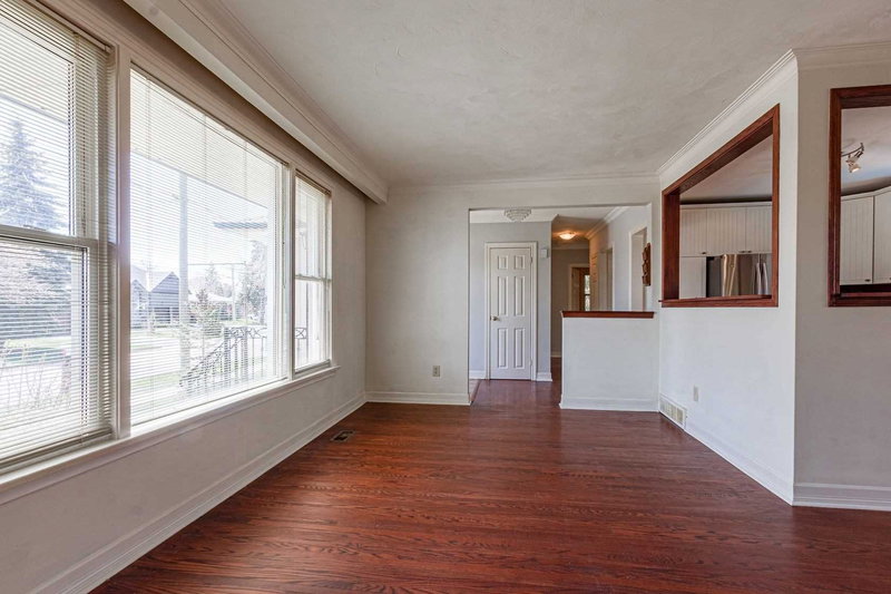 2063 Hixon St, Oakville, L6L 1S9 | Image 2