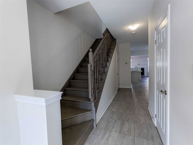 3301 Jacob Way, Oakville, L6M 0X3 | Image 2