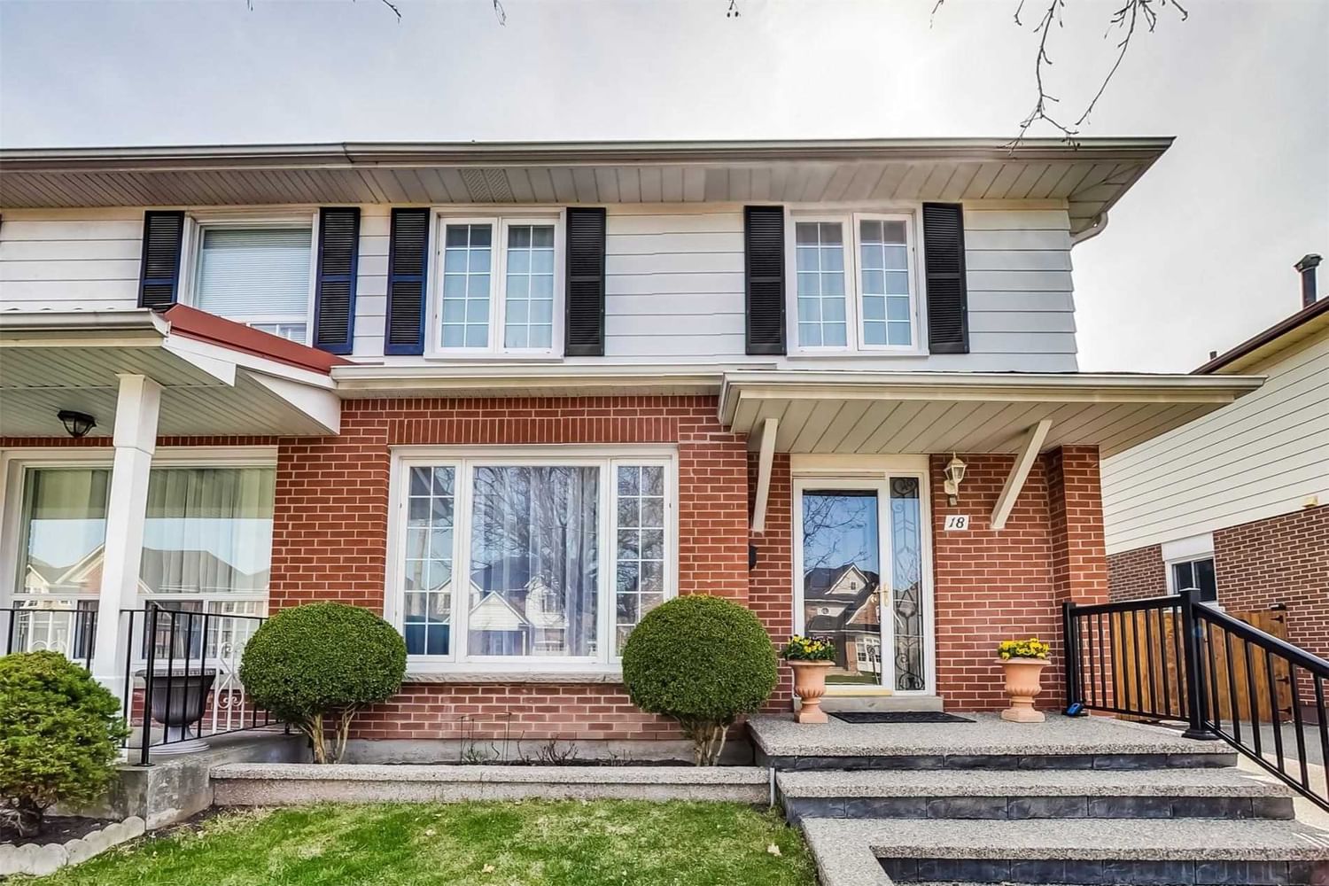 Semi-Detached House sold at 18 Gafney Drive, Mississauga, Streetsville, L5M1E2 - MLS: W5591648