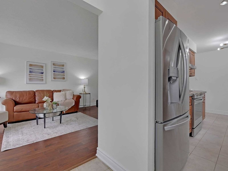 1294 Napier Cres, Oakville, L6H2A4 | Image 3